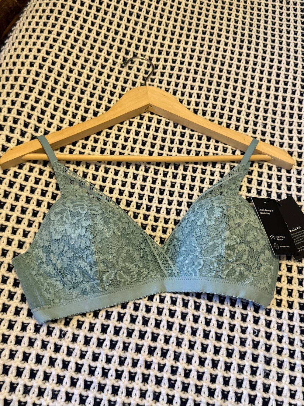 NWT* KNIX Lace Deep V Wireless Bralette in turquoise  - medium